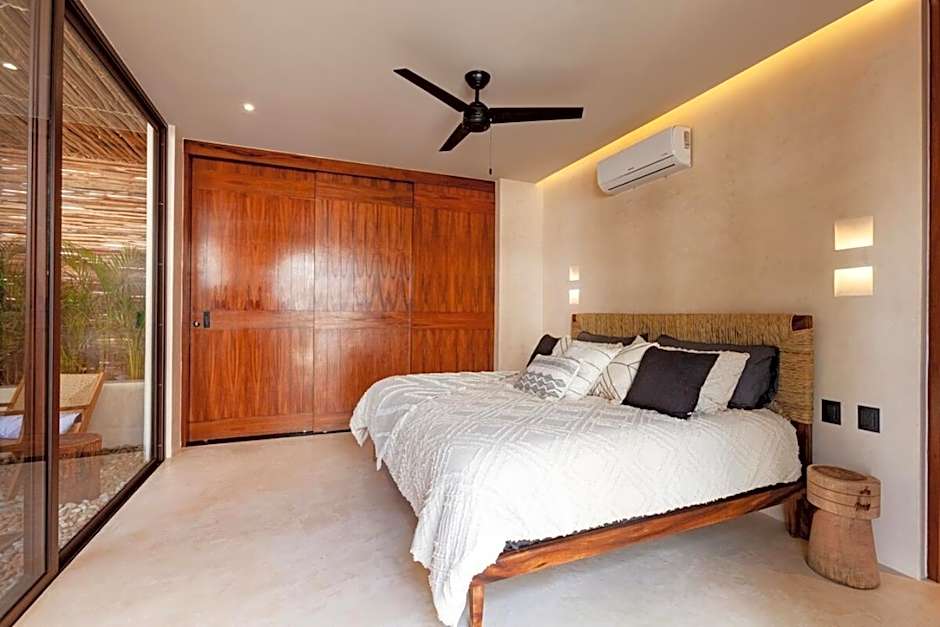 Encanto Luxe Jungle Apt 10min BeachHot TubKing