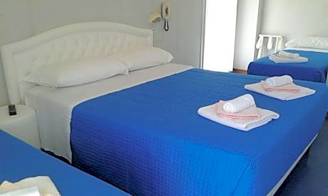 Quadruple Room with Sea View