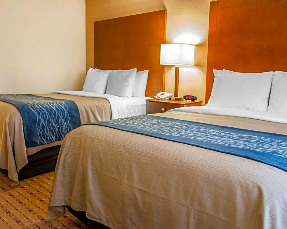 Photo 1 of 7 of 2 Queen Beds Suite
