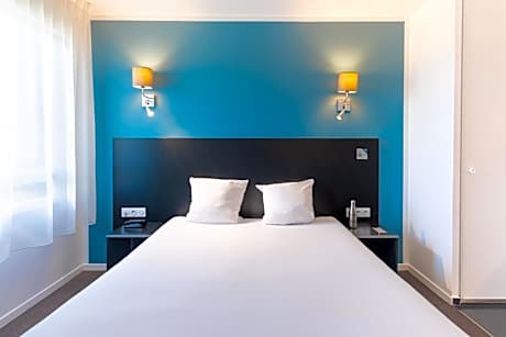 Business Suite (double bed and sofa bed)