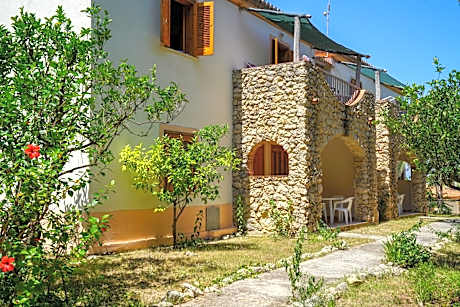 Two-Bedroom Apartment (5 Adults)