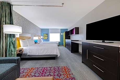 Queen Studio with Two Queen Beds - Non-Smoking