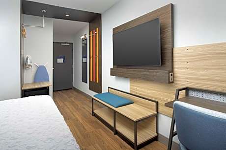 1 King Hearing Accessible