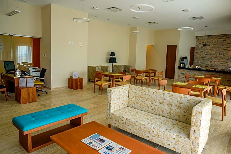 Krystal Urban Cancun-Malecon