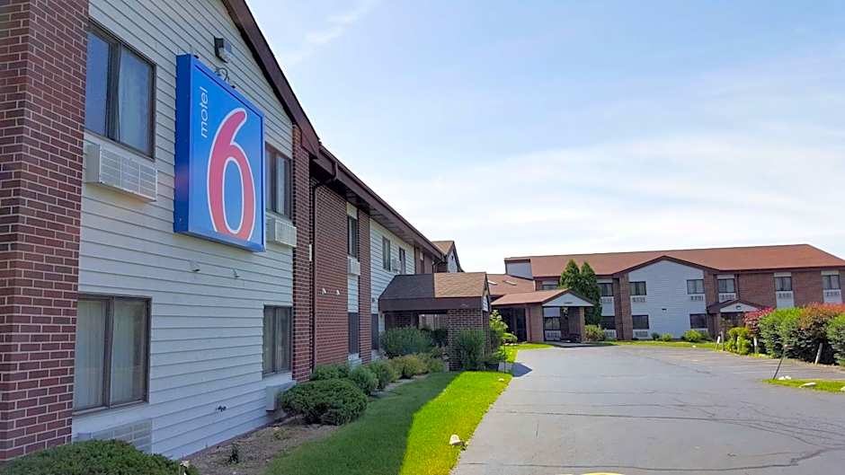 Motel 6-Saukville, WI