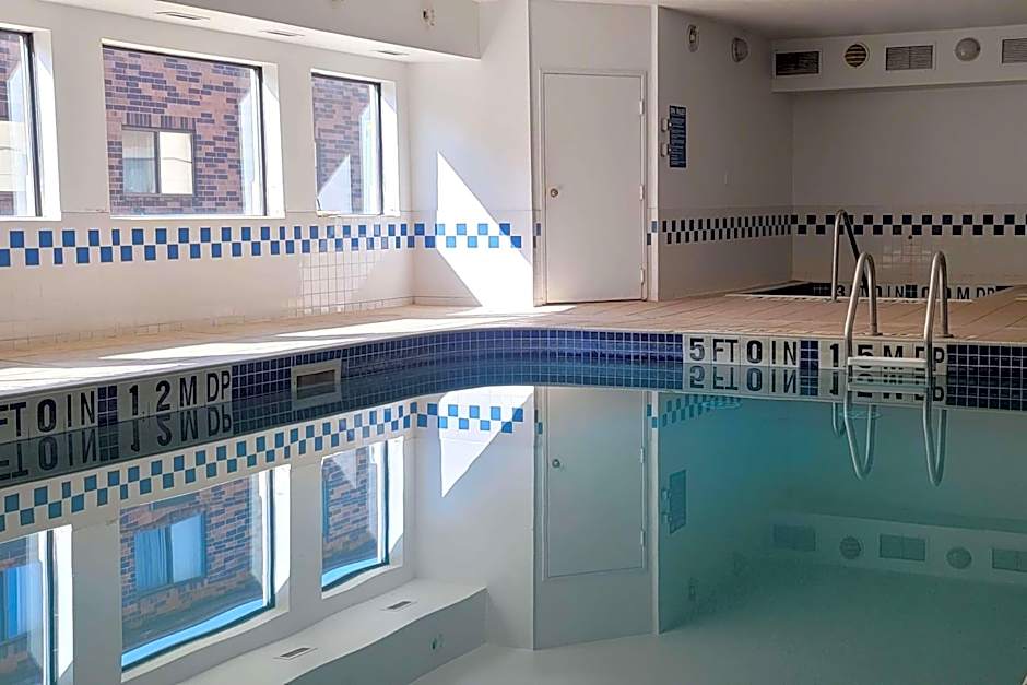 Travelodge by Wyndham Fargo West Acres
