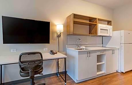 Deluxe Queen Studio with 2 Queen Beds - Hearing Accesible - Non-Smoking