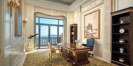 Standard King Room with Lake View
