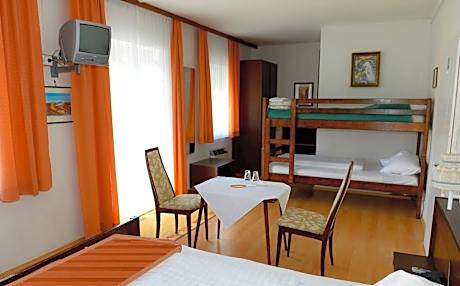 Quadruple Room with Garden View