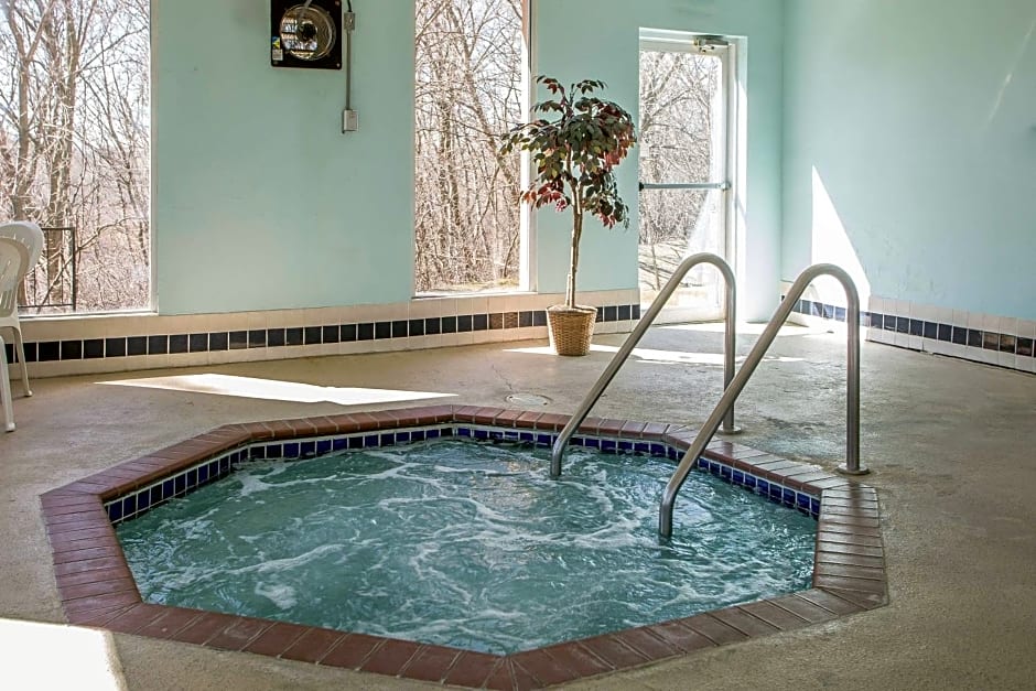 Quality Inn & Suites West Bend