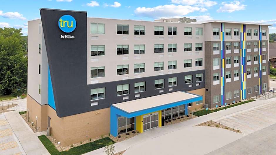 Tru by Hilton Lincoln East