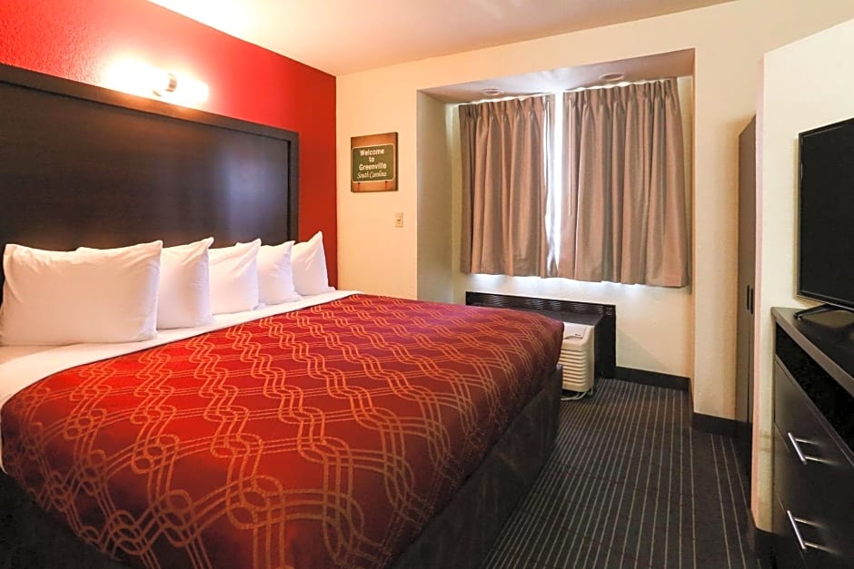 Econo Lodge Inn and Suites Greenville