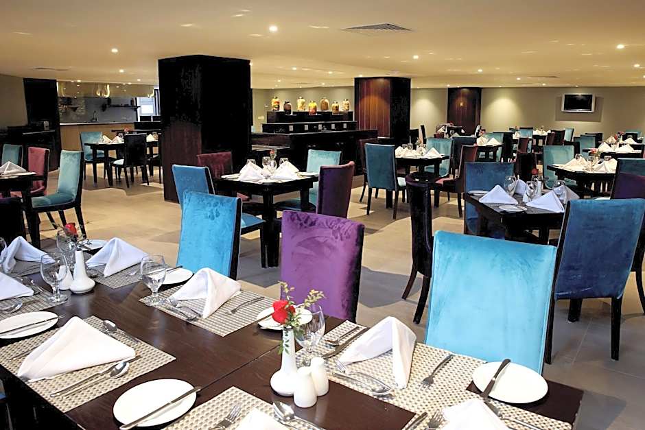 Avari Xpress, Islamabad Expressway