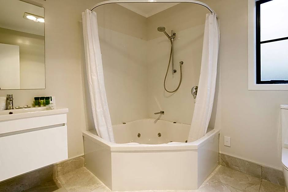 Bks Pohutukawa Lodge