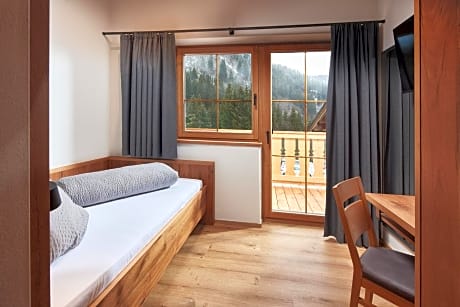 Single Room with Mountain View