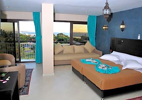 Studio with Balcony (2 Adults)