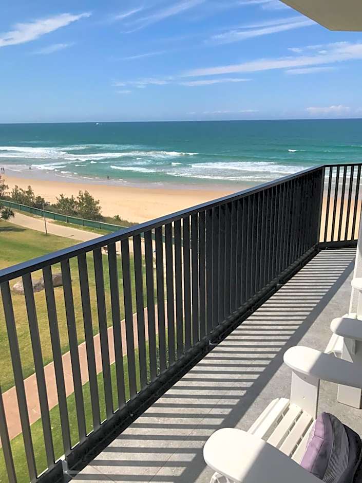 Golden Sands on the Beach - Absolute Beachfront Apartments