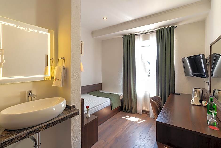 Jupa's Hotel