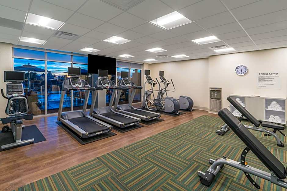 Holiday Inn Express and Suites Lake Havasu London Bridge By IHG