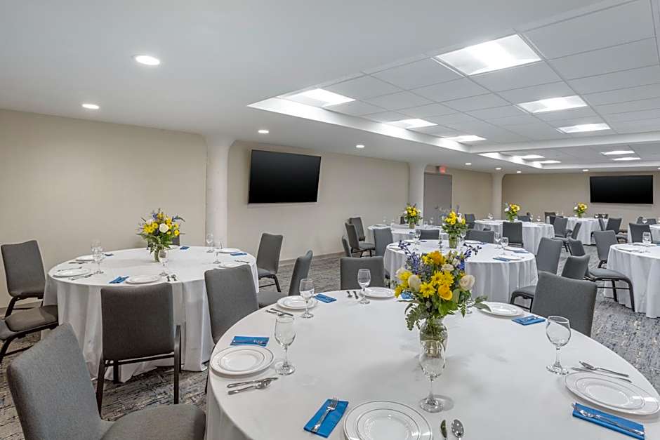 Comfort Inn & Suites Newark Liberty International Airport