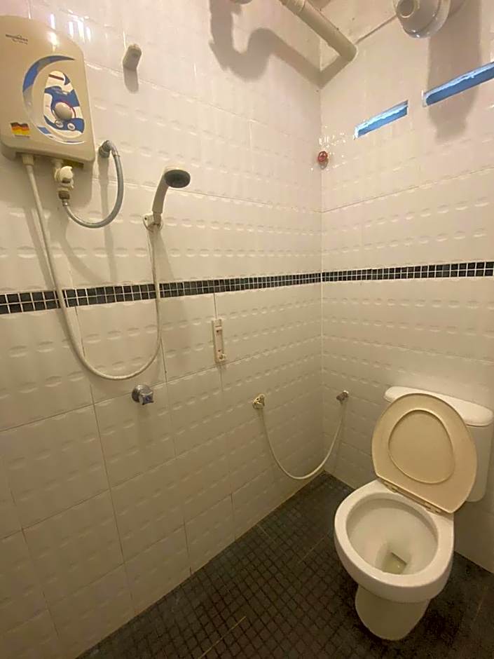 OYO 90910 Homestay D Lalang Inn