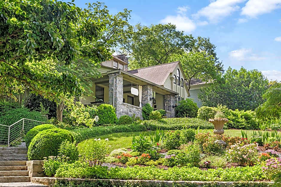 Stonehurst Place Bed & Breakfast