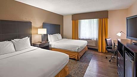 Queen Room with Two Queen Beds and Walk-In Shower - Disability Access