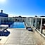 Sol e praia c/ piscina em apto iluminado c/conforto