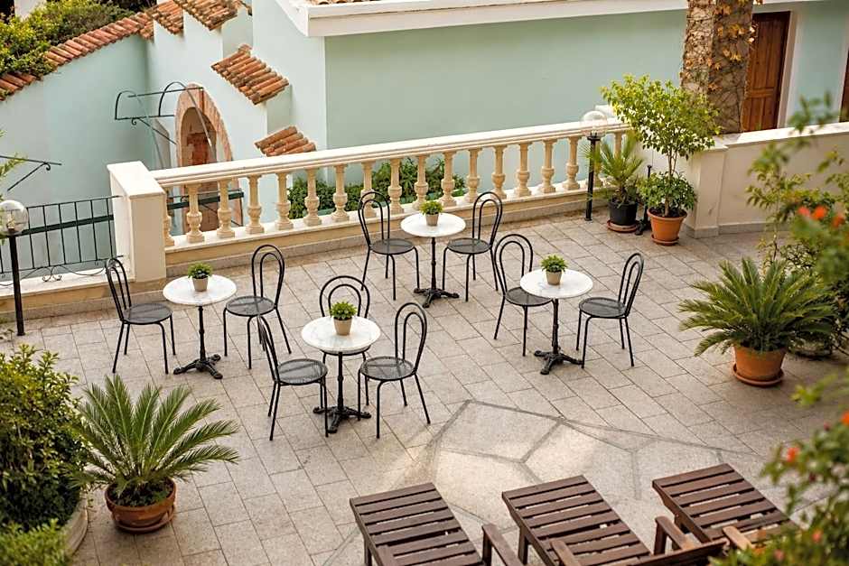 HOTEL HIERACON