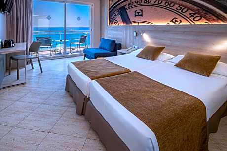 Double Room with Balcony and Sea View