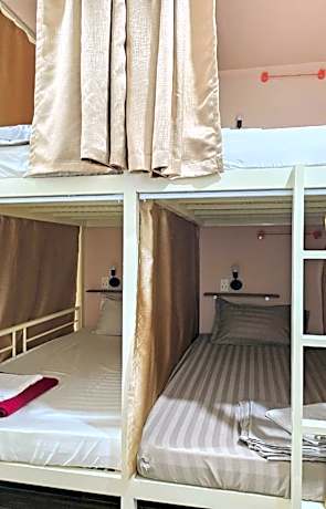 Bed in 8-Bed Mixed Dormitory Room