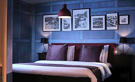 Deluxe Suite with Spa Bath