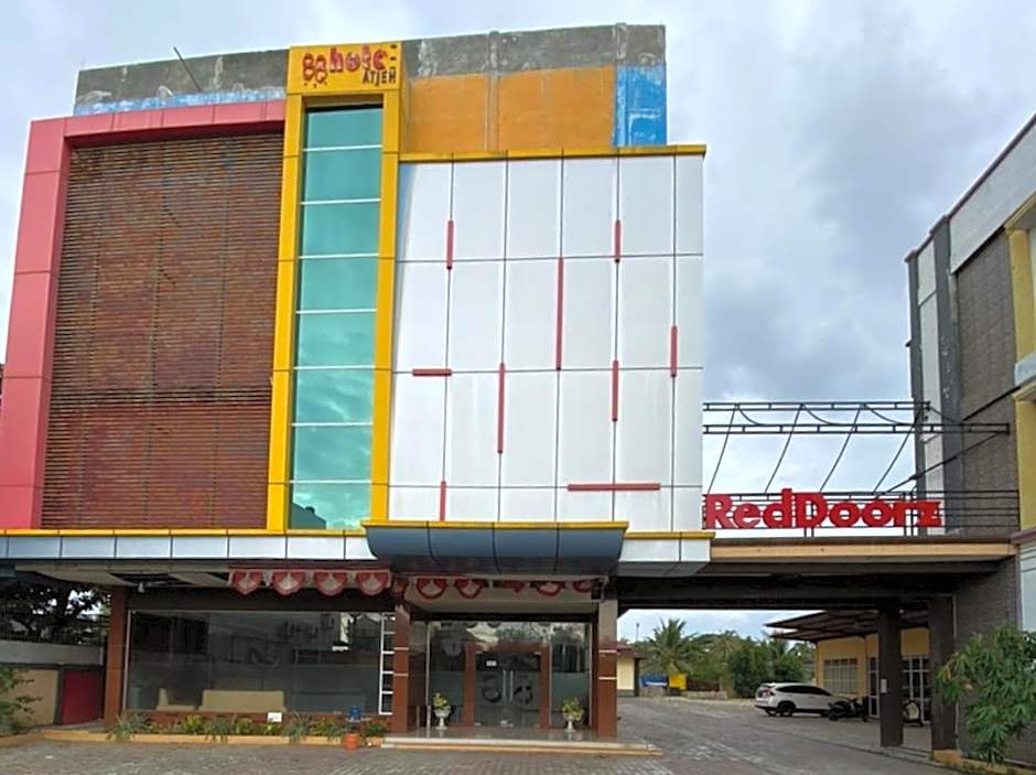 RedDoorz Plus Syariah @ Jalan Syiah Kuala Banda Aceh