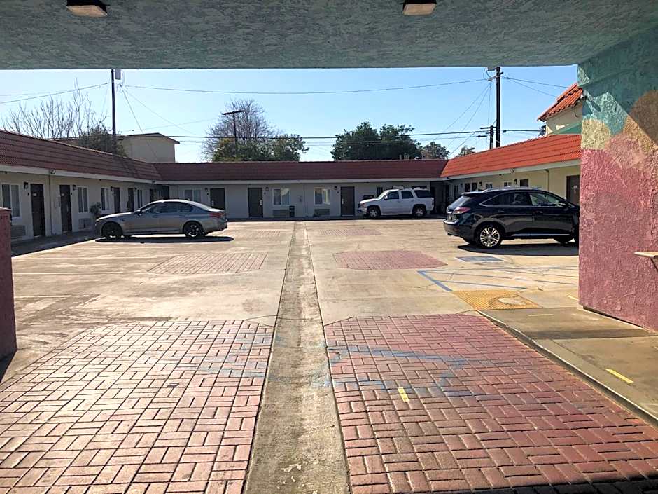 The Fly Inn Motel