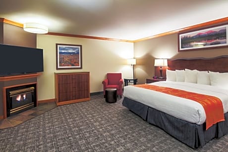 ACCESSIBLE - SUITE KING BED,MOBILITY ACCESSIBLE,ROLL IN SHOWER,NSMK,FULL BREAKFAST