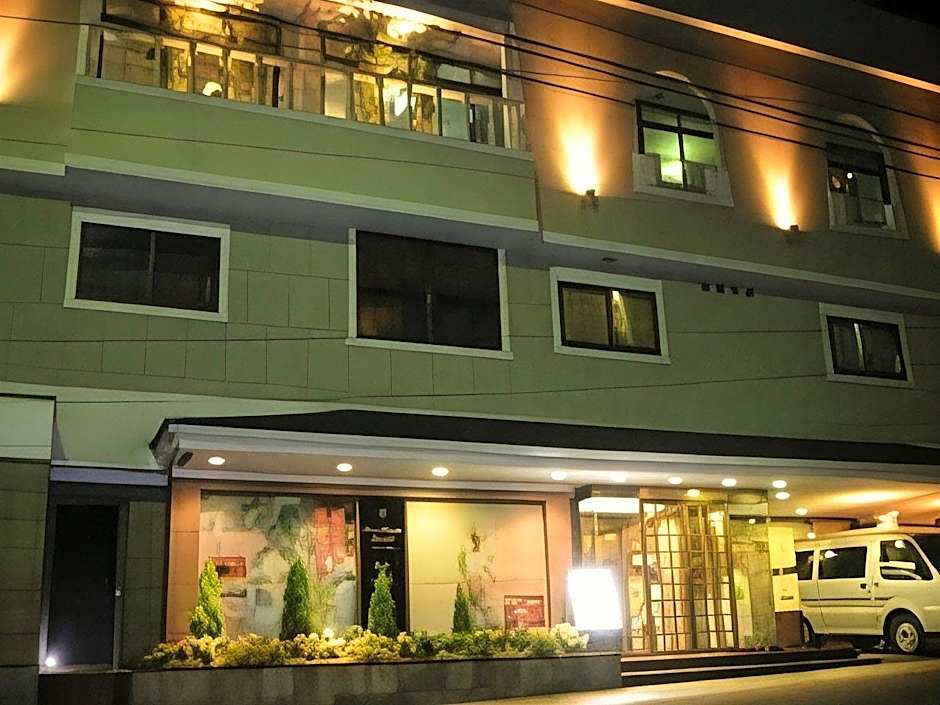 Leo Plaza Hotel