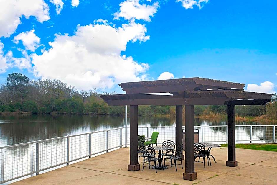 La Quinta Inn & Suites by Wyndham Bridge City