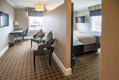 King Suite with Mobility Accessible Transfer Shower