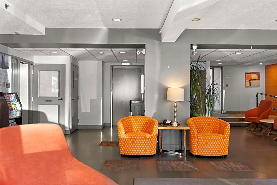 Days Inn by Wyndham Victoria Airport Sidney