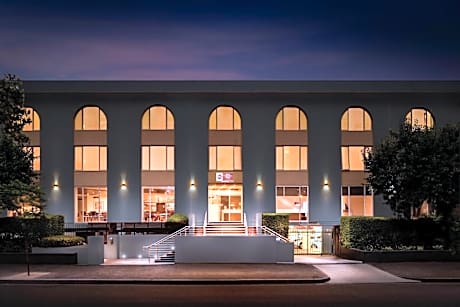 BEST WESTERN PLUS Travel Inn