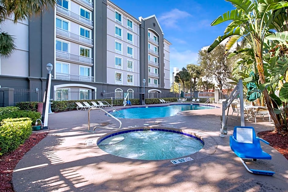 La Quinta Inn & Suites by Wyndham Fort Lauderdale Airport