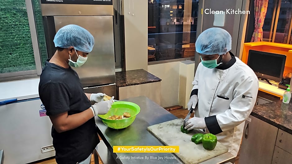 The Blue Jay Hostel - Dorms & Rooms Hotel