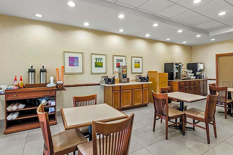 Country Inn & Suites by Radisson, Princeton, WV