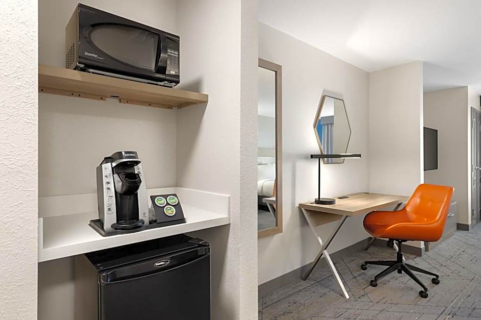 HOLIDAY INN EXPRESS SAVANNAH AIRPORT By IHG