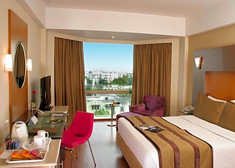 Premier – Double Bed with 20% Off on Laundry service