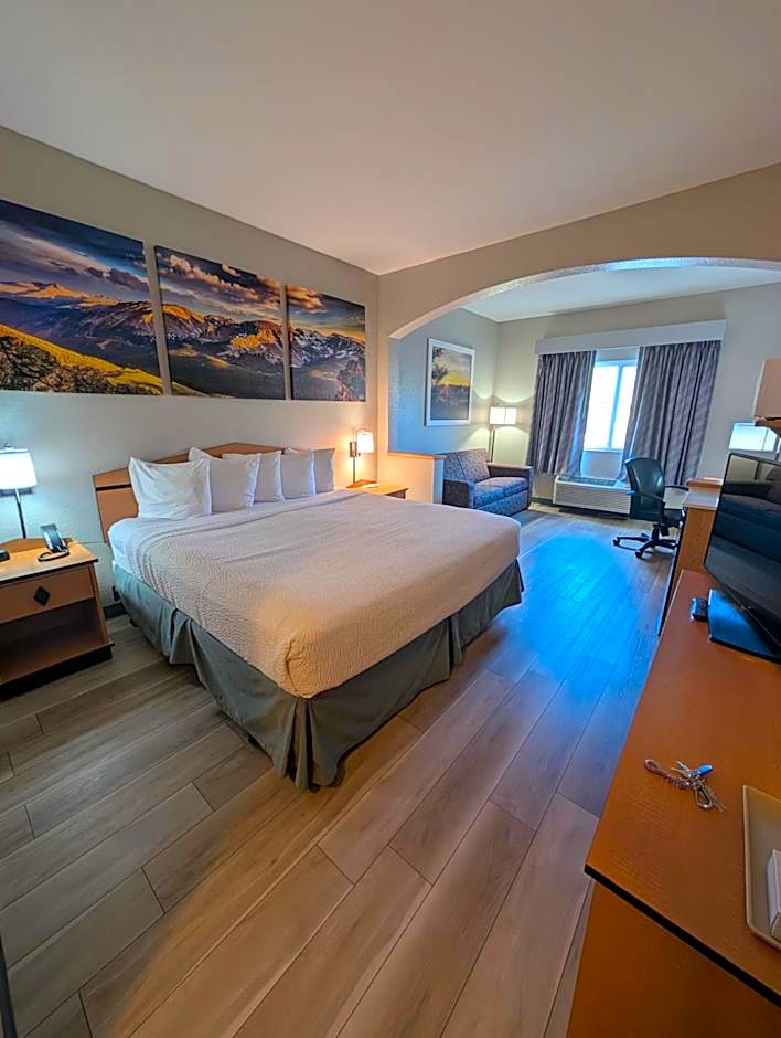Days Inn & Suites by Wyndham Castle Rock