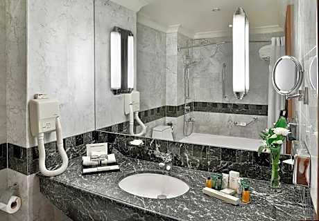 Twin Guest Room with Partial Haram View