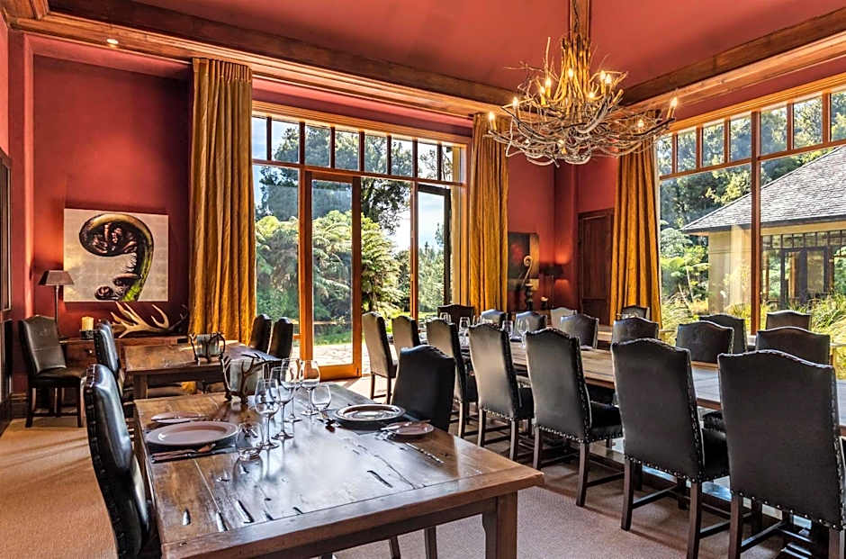 Treetops Lodge & Estate