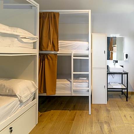 Bed in 6-Bed Mixed Dormitory Room