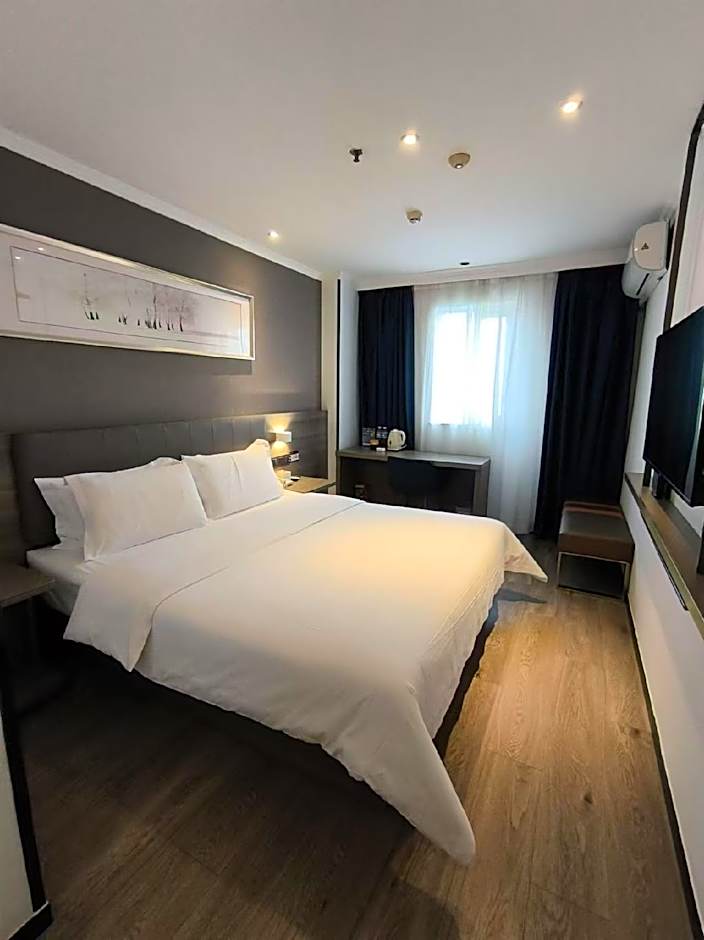 7 Days Premium Nanchang Train Station